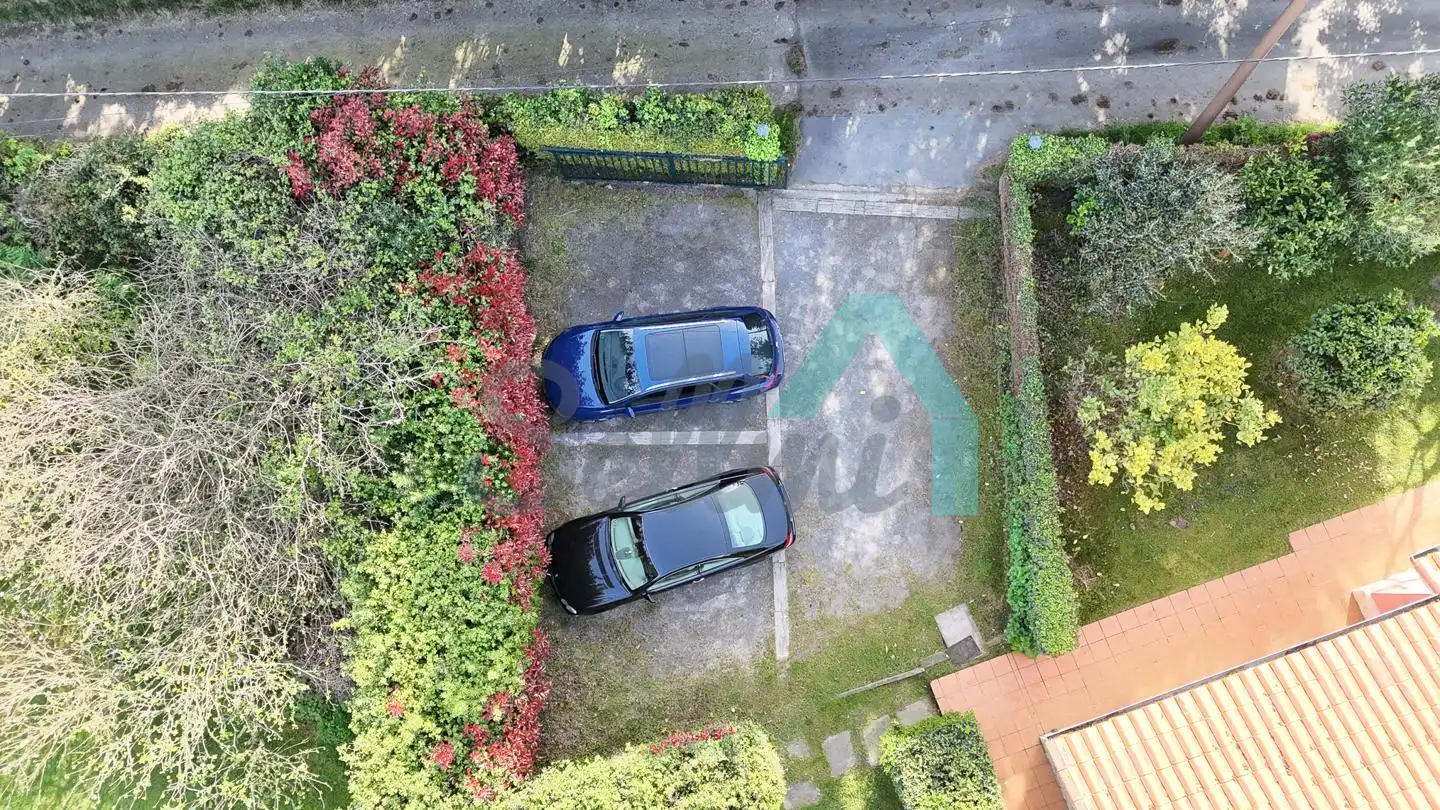 Aparcament de Casa o xalet en venda en Villaviciosa amb Calefacció, Jardí privat i Terrassa