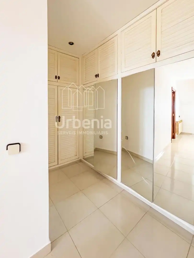 Casa con piscina en venta en Nucli Urbà, imagen 40