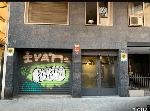 Local comercial en Alquiler en Carrer de les Camèlies en El Baix Guinardó