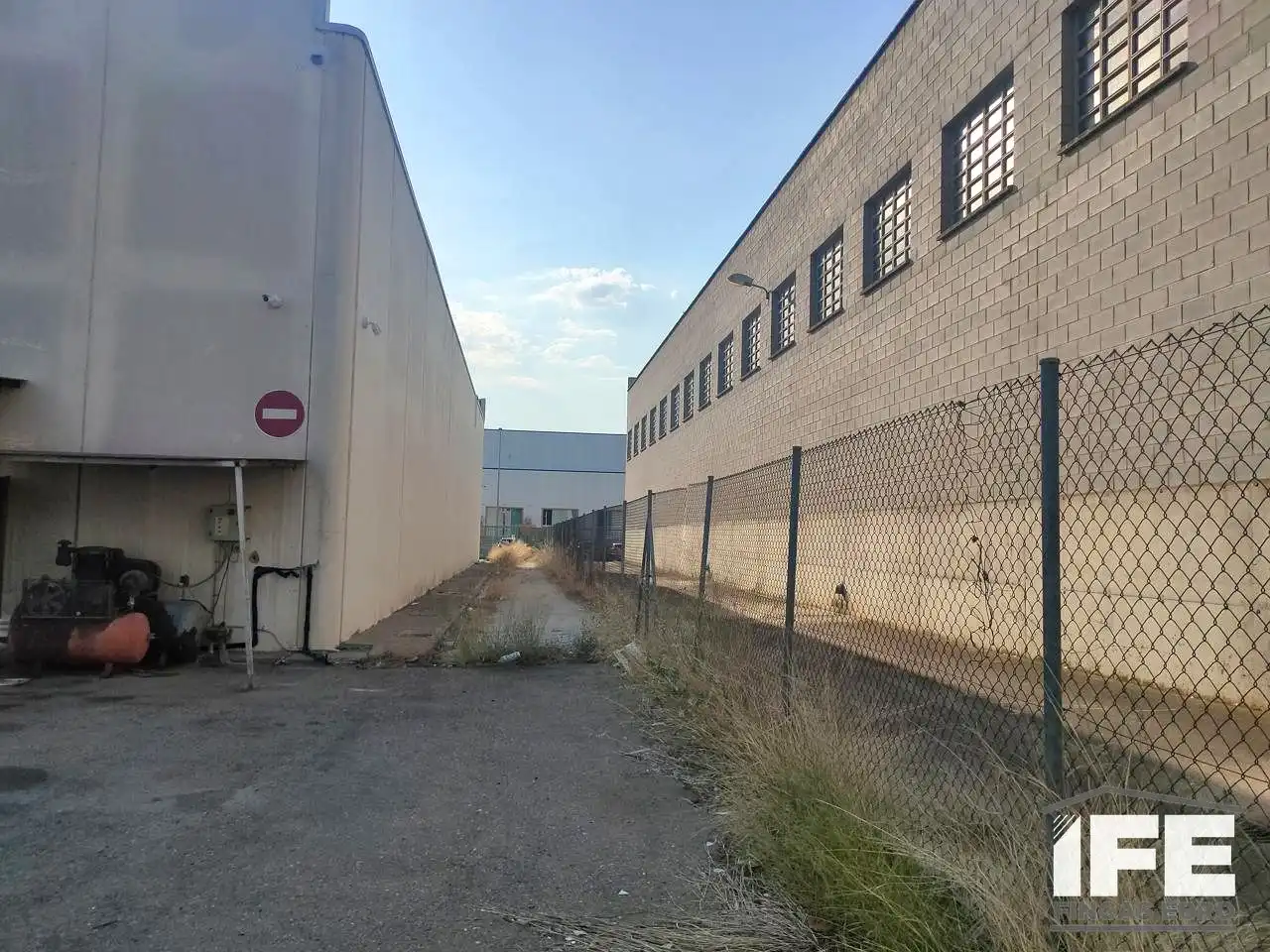 Vista exterior de Nau industrial de lloguer en Alagón