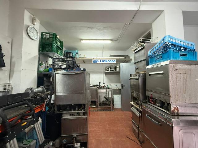 Local comercial en Venta en Calle VALMOJADO en Aluche