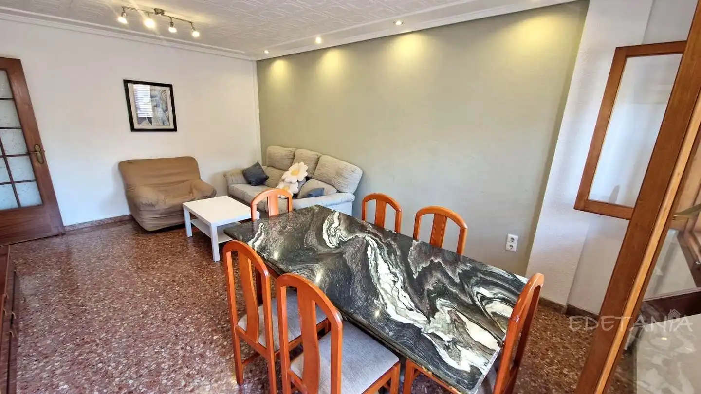 Comedor de Piso en venta en Alfara del Patriarca con Aire acondicionado, Trastero y Amueblado