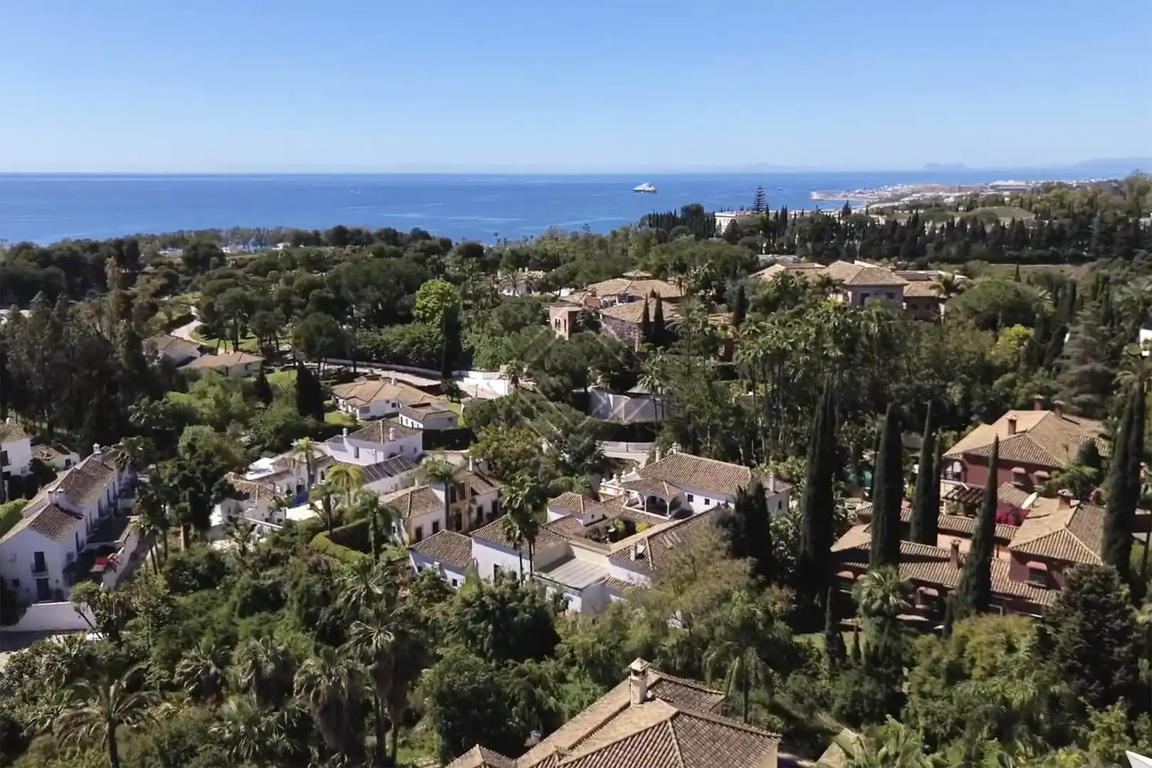 Außenansicht von Wohnung zum Verkauf in Marbella mit Klimaanlage, Heizung und Terrasse