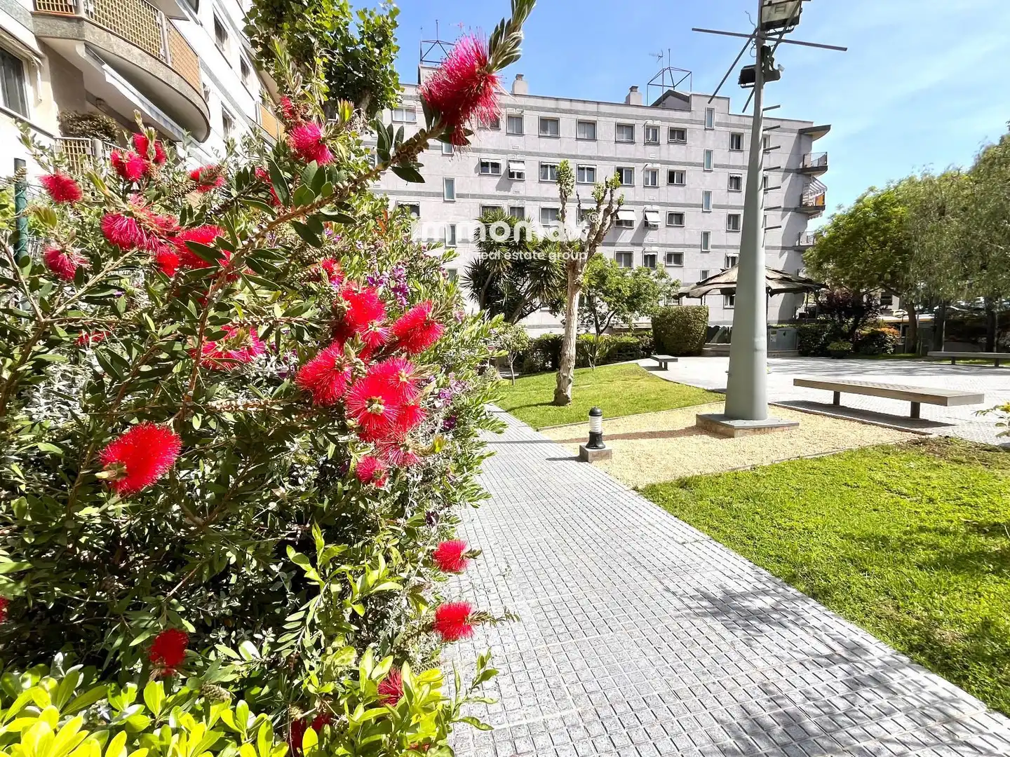Vista exterior de Pis en venda en Castelldefels amb Aire condicionat, Calefacció i Jardí privat