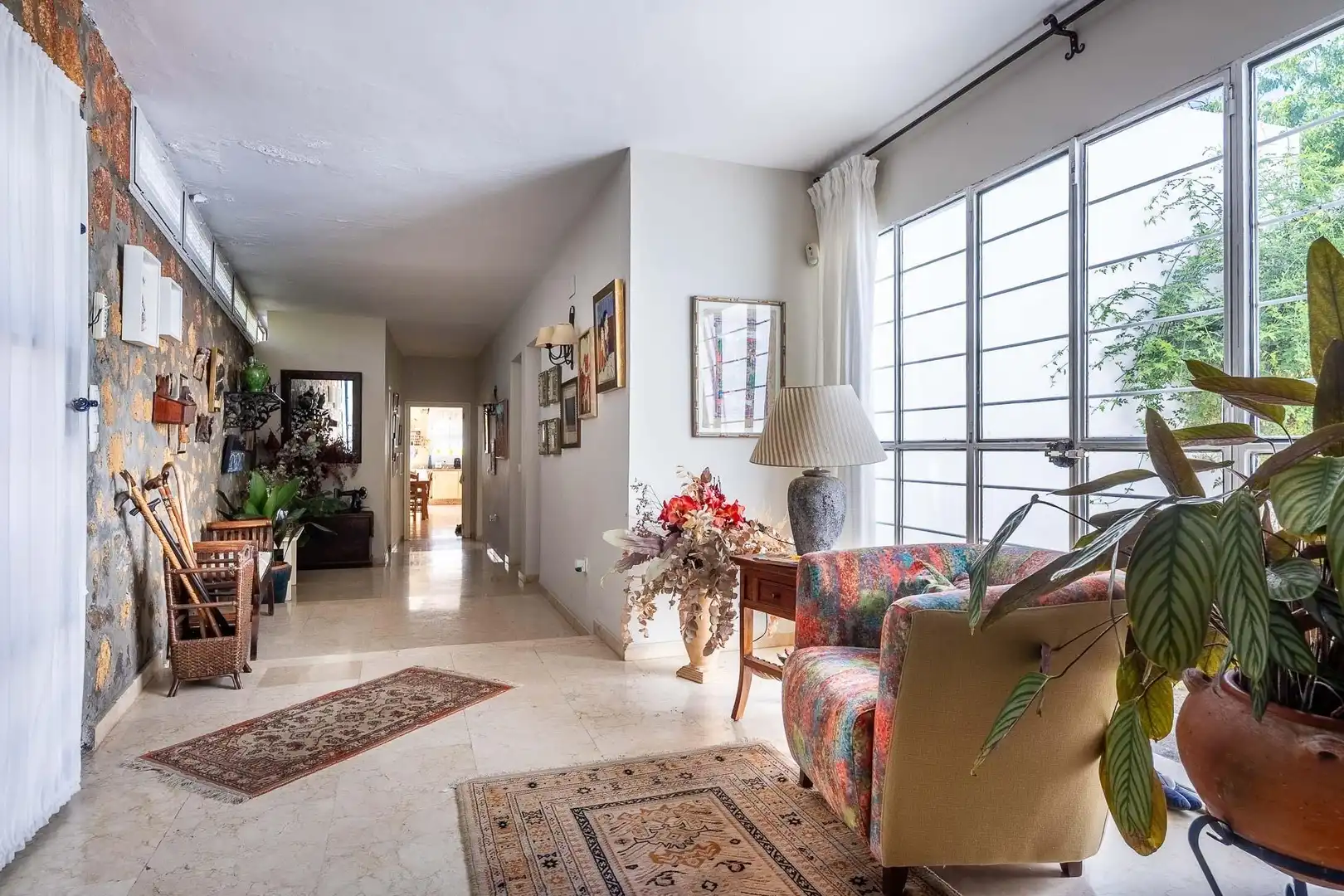 Wohnzimmer von Haus oder Chalet zum Verkauf in Tomares mit Klimaanlage, Heizung und Privatgarten