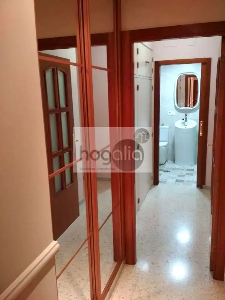 Piso de alquiler en Sevilla con Aire acondicionado, Amueblado y Balcón