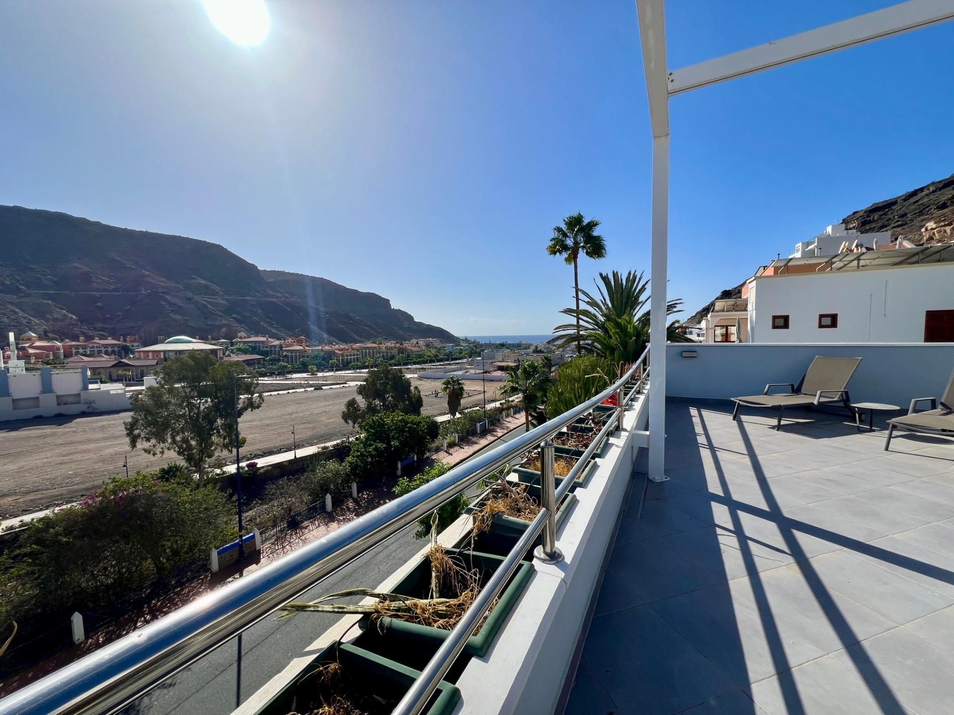 Vista exterior de Casa o xalet en venda en Mogán amb Aire condicionat i Terrassa