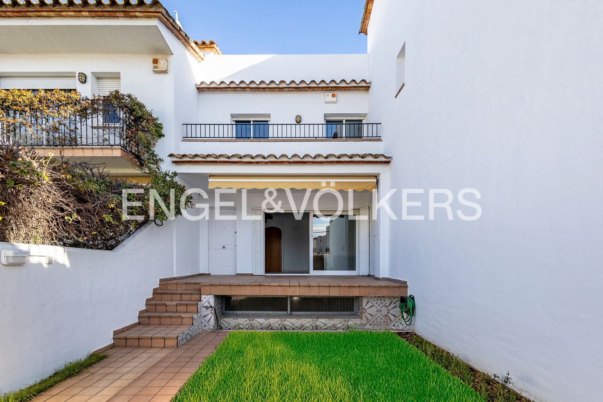 Vista exterior de Casa o xalet en venda en Sant Pere de Ribes amb Calefacció, Jardí privat i Terrassa