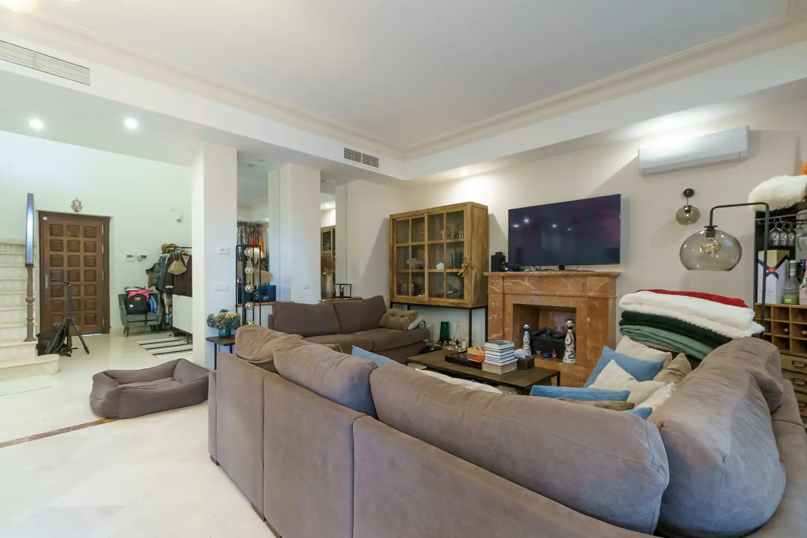 Sala de estar de Casa o chalet en venta en Marbella con Aire acondicionado, Jardín privado y Terraza
