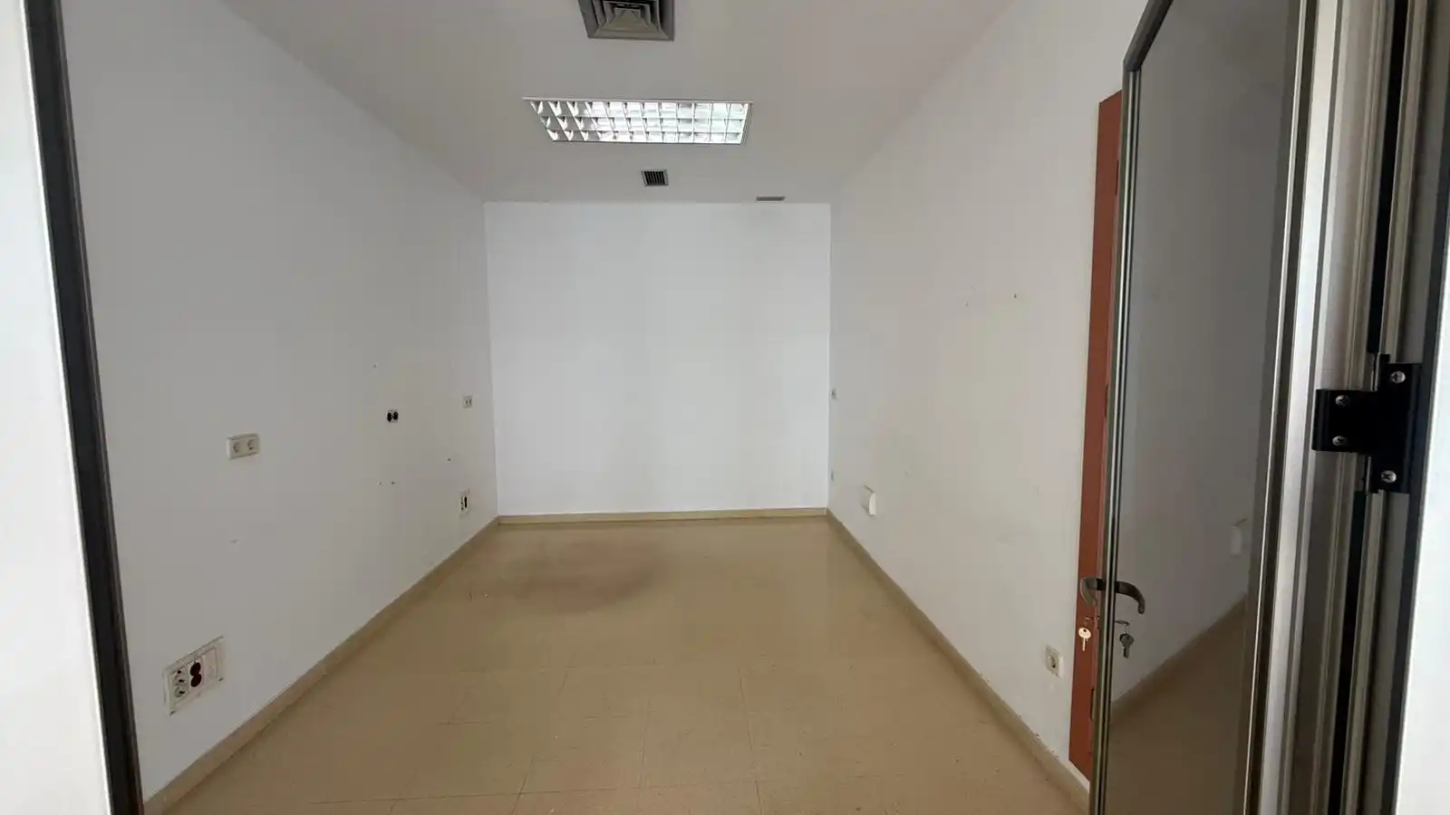 Commercial properties for rent in Almería  with Air Conditioner, Furnished and Alarm