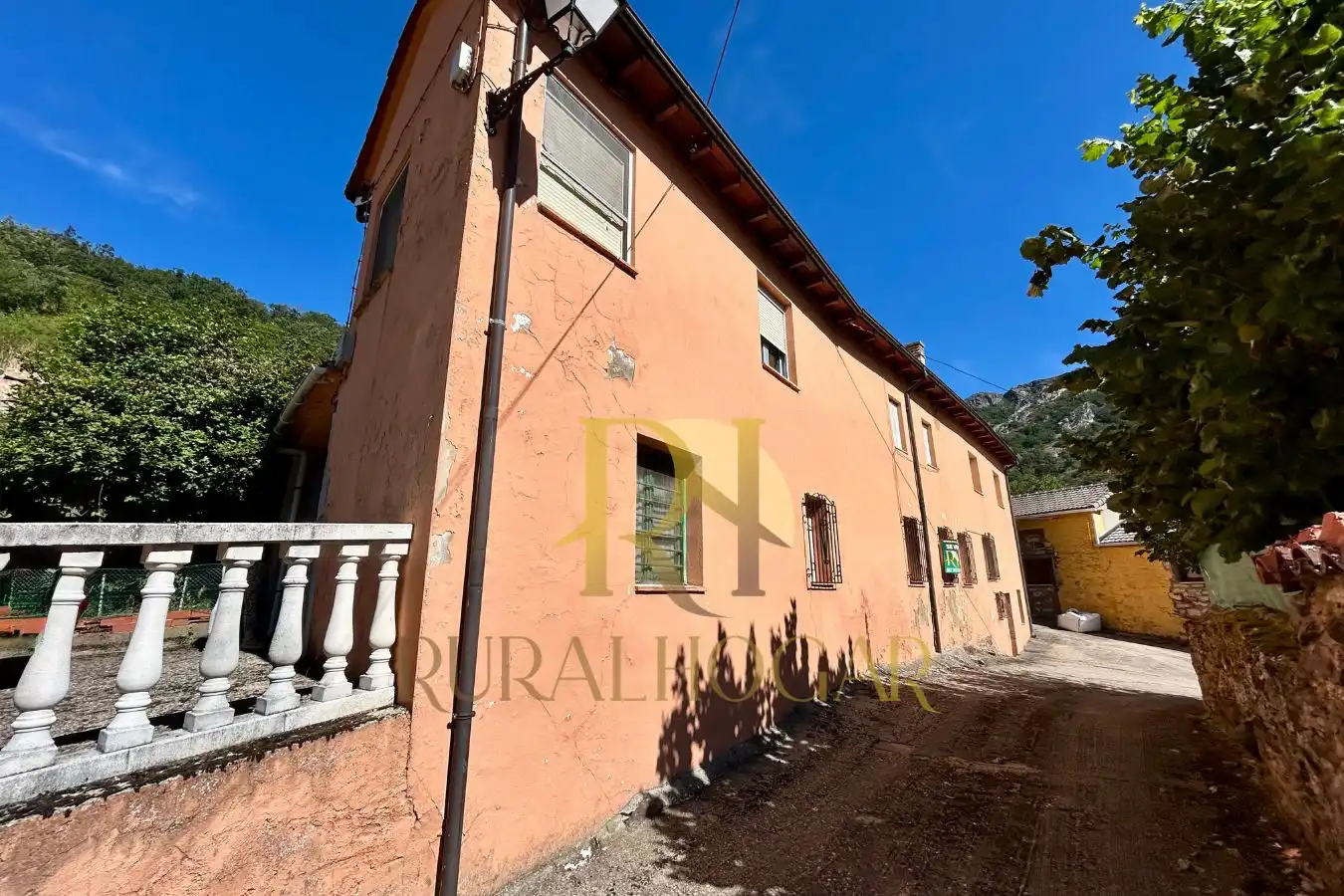 Exterior view of Houses for sale in Cármenes