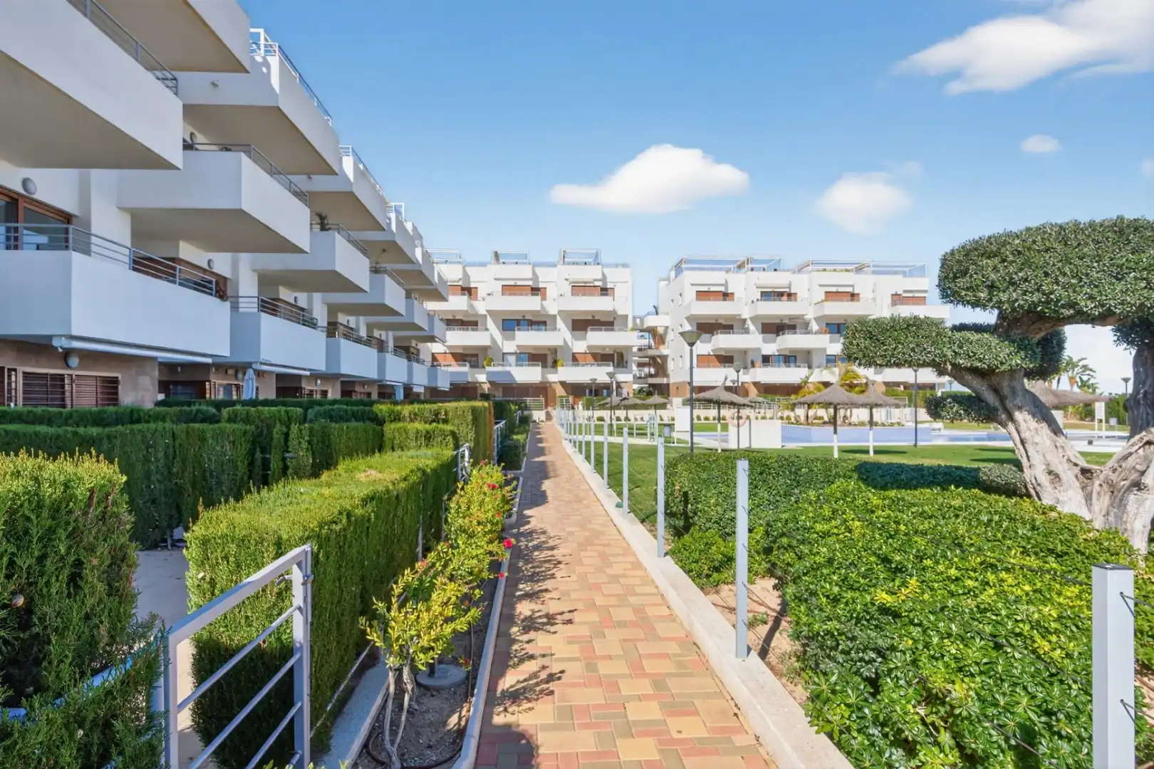 Vista exterior de Ático en venta en Orihuela con Aire acondicionado, Calefacción y Jardín privado
