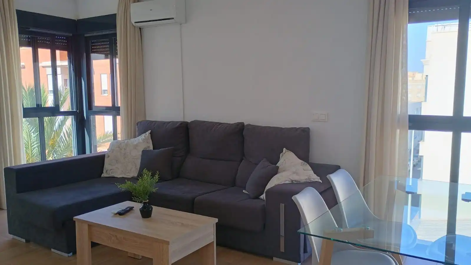 Sala de estar de Piso en venta en Elche / Elx con Aire acondicionado, Terraza y Amueblado