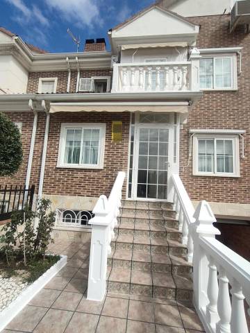 Casa adosada en Venta en Barbieri en Vallehermoso