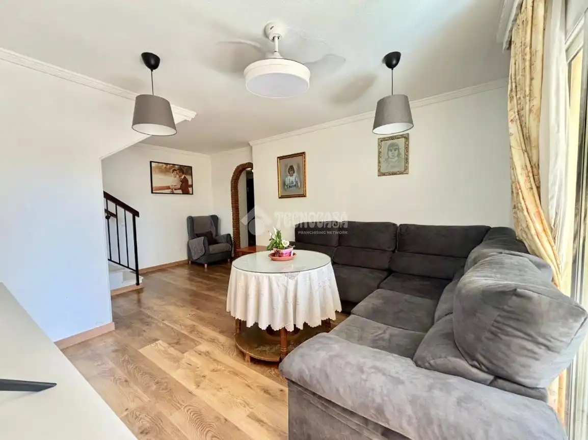 Living room of Flat for sale in Benalmádena  with Air Conditioner, Heating and Parquet flooring