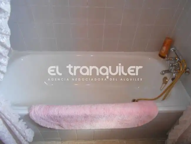 Bathroom of Flat for sale in Madrid  with Air Conditioner, Terrace and Furnished