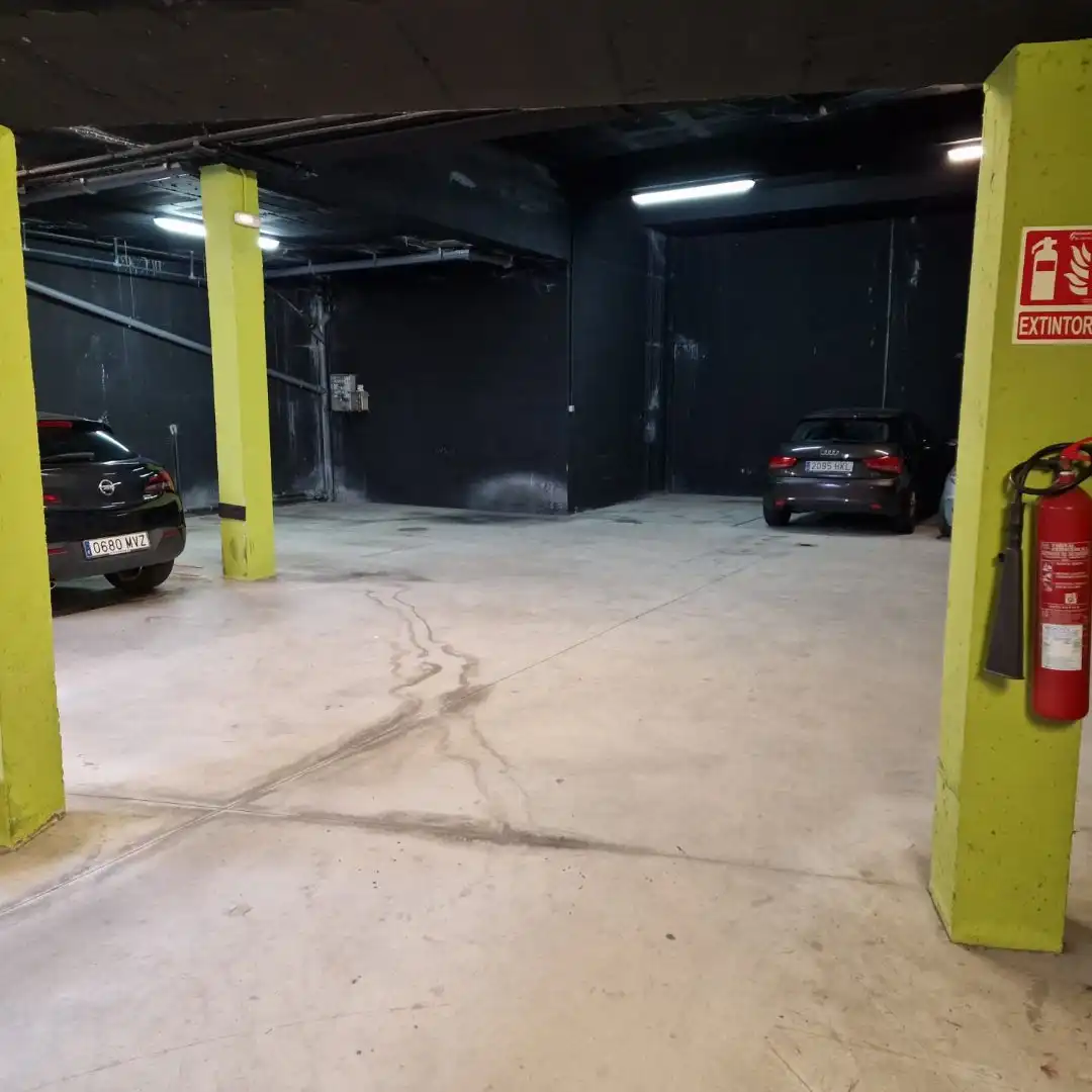 Aparcament de Pis en venda en Sant Feliu de Codines amb Aire condicionat, Calefacció i Piscina comunitària