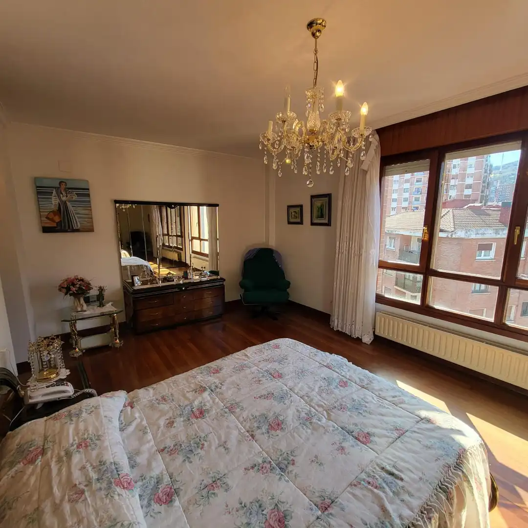 Habitación de Piso en venta en Basauri  con Calefacción, Terraza y Trastero