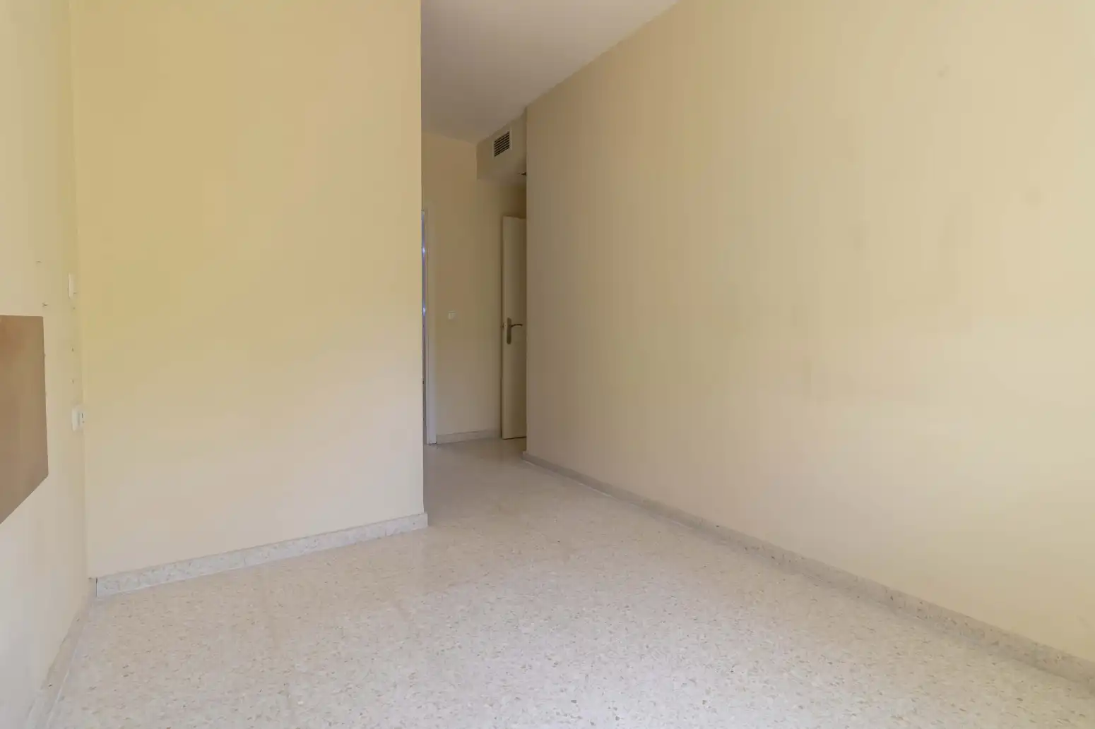 Flat for sale in Sevilla  with Air Conditioner and Storage room