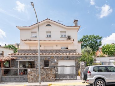 Casa con balcone in vendita a Avinguda de la Mare de Déu del Carme