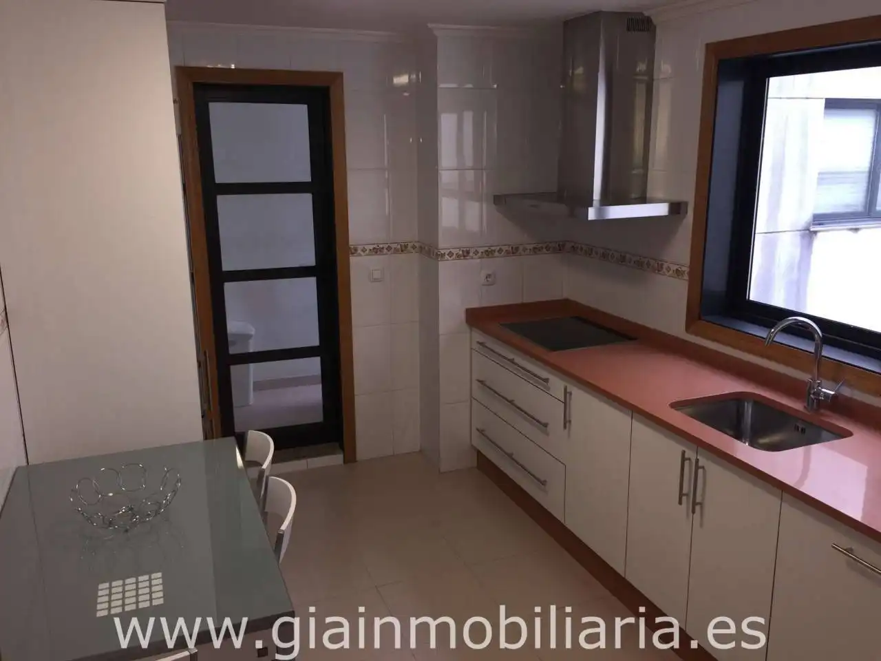 Flat with terrace for sale in Calle Redondela, imagen 4