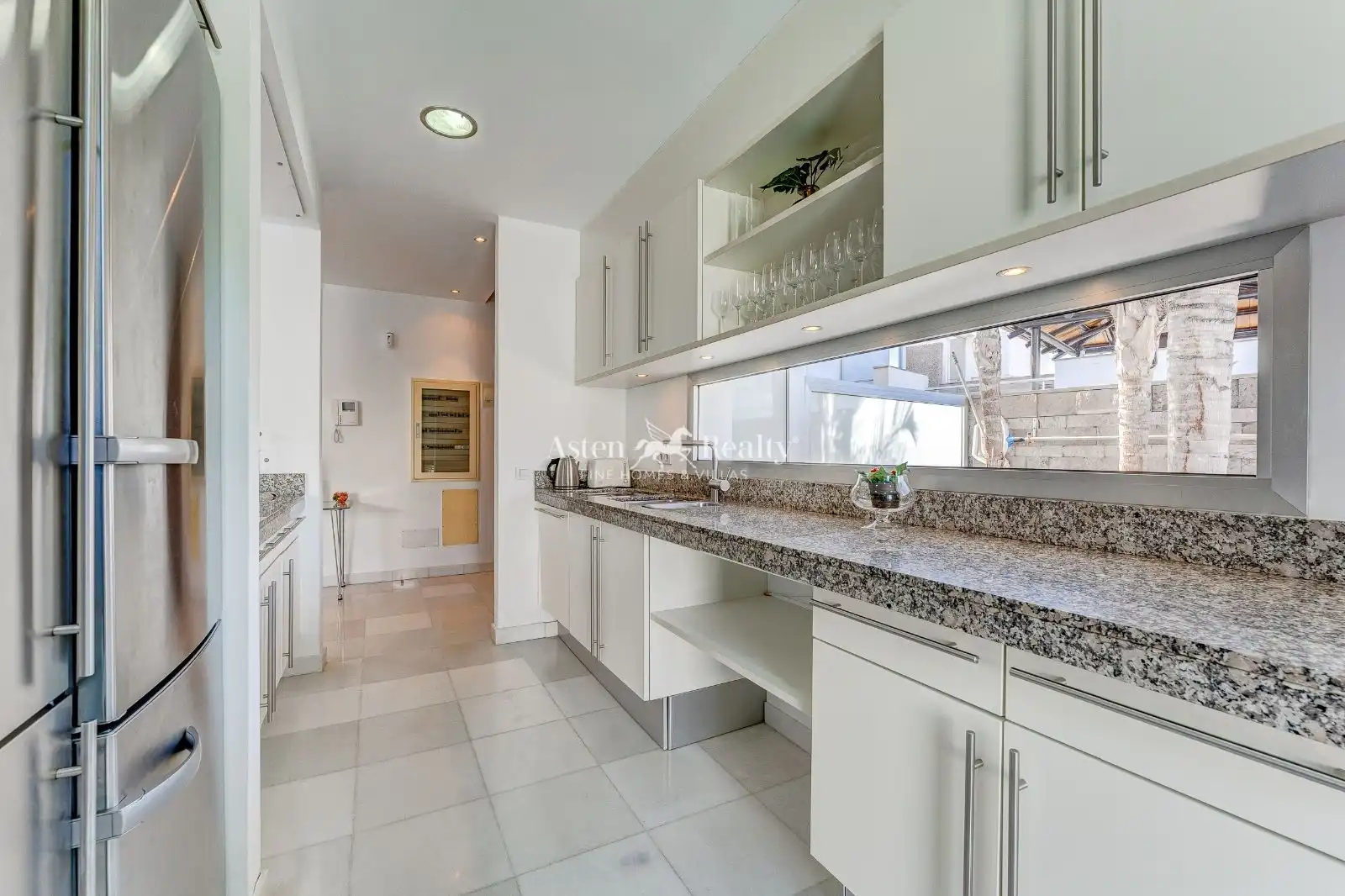 House with pool for sale in Londres, imagen 13