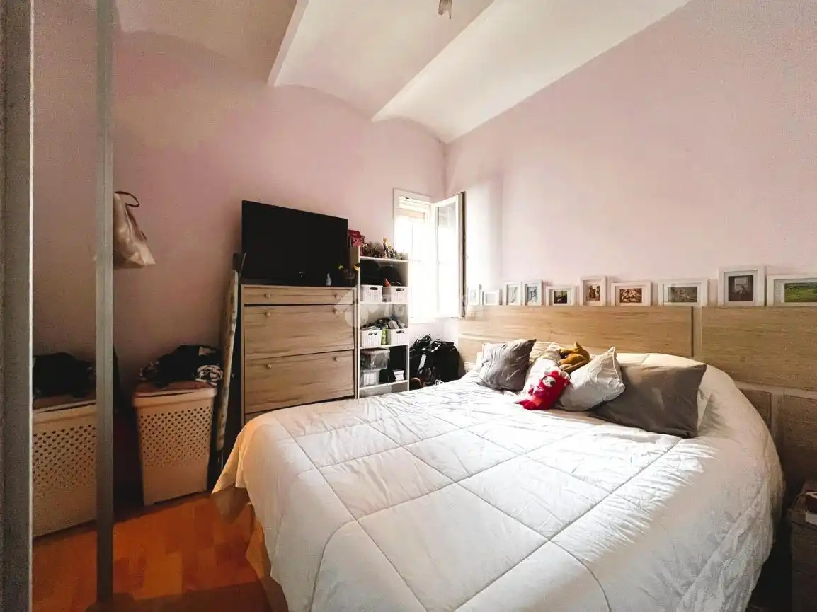 Habitación de Piso en venta en L'Hospitalet de Llobregat con Parquet y Balcón