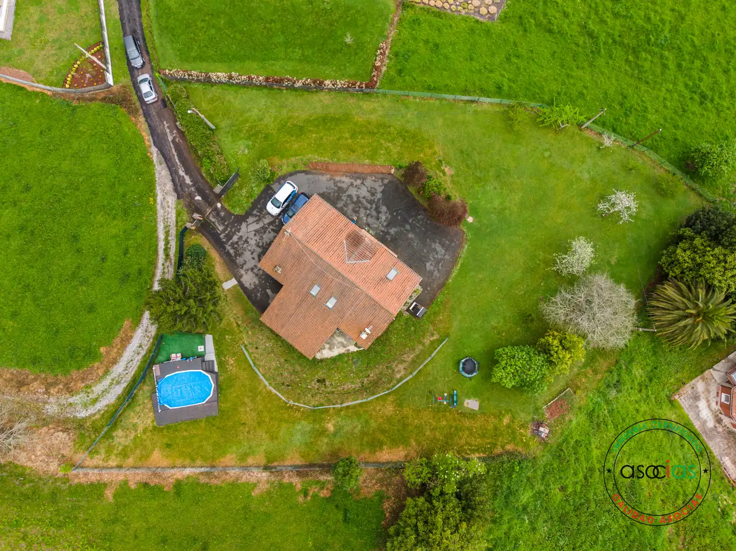 Vista exterior de Casa o xalet en venda en Soto del Barco amb Calefacció, Jardí privat i Terrassa