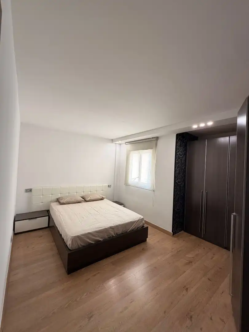 Dormitori de Pis de lloguer en Elche / Elx amb Aire condicionat, Parquet i Moblat