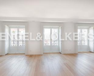 Bedroom of Flat to rent in  Madrid Capital  with Air Conditioner and Swimming Pool