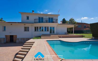 Vista exterior de Casa o xalet en venda en L'Ametlla del Vallès amb Aire condicionat, Terrassa i Piscina