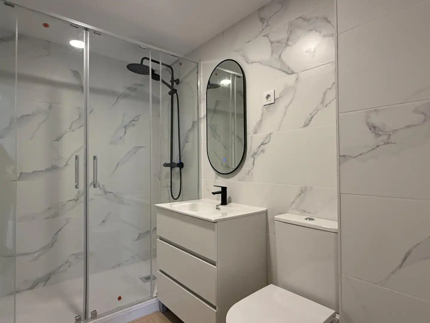 Baño de Piso en venta en Guadalajara con Aire acondicionado y Calefacción