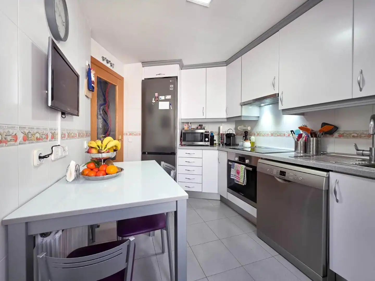 Kitchen of Flat for sale in  Madrid Capital  with Air Conditioner, Private garden and Storage room