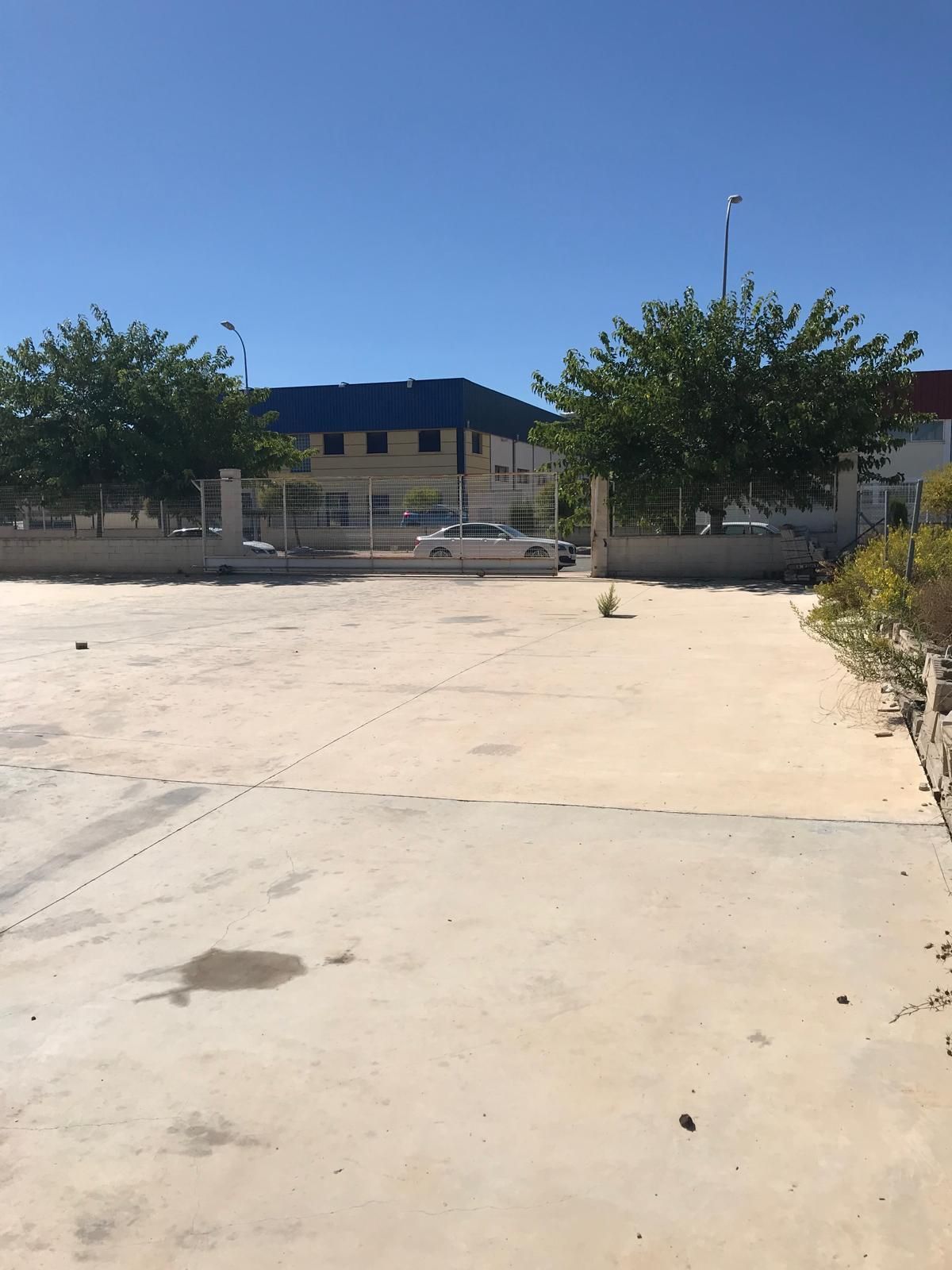 Aparcament de Nau industrial en venda en Almansa amb Alarma