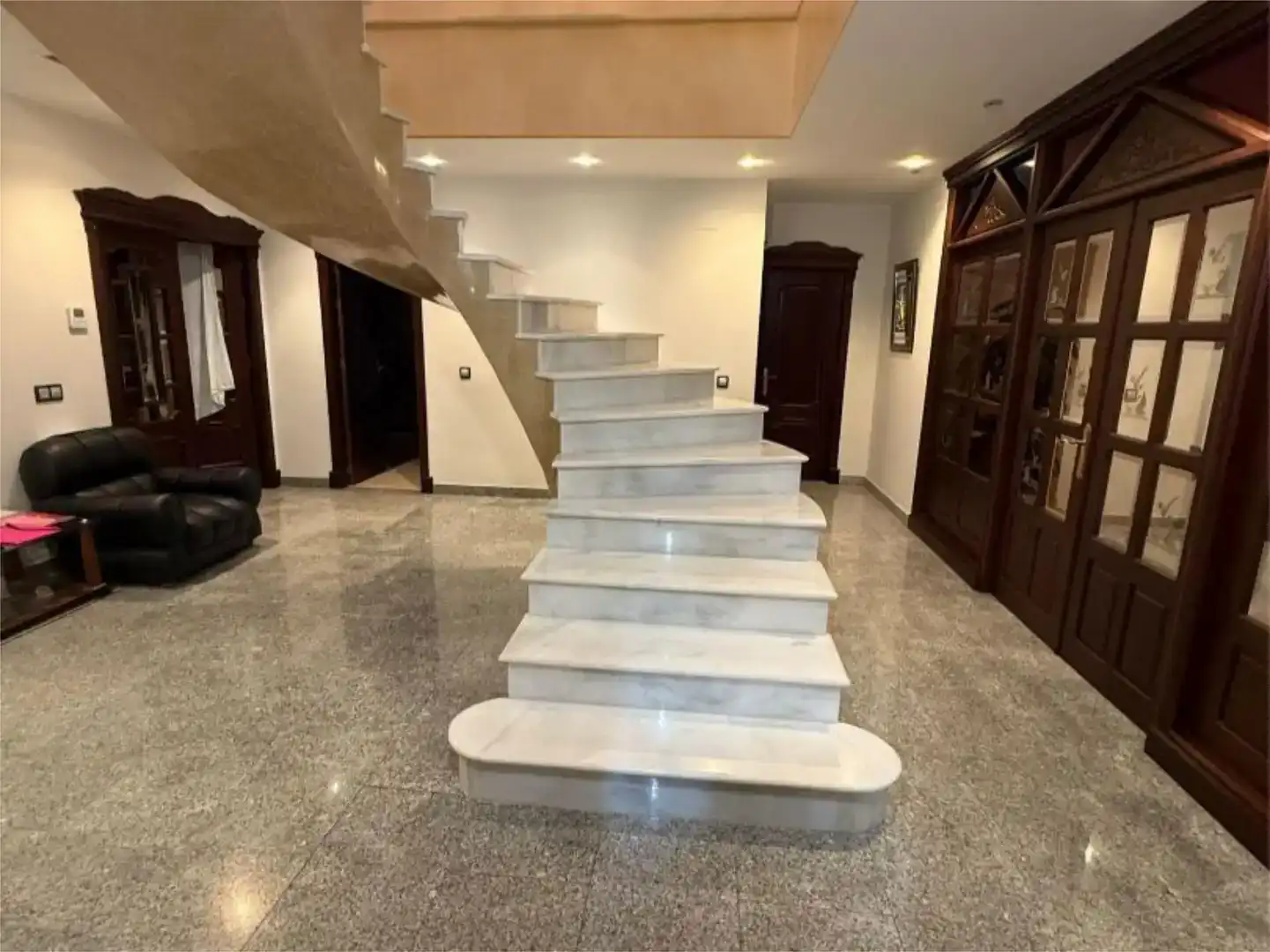 Houses for sale in Utrera  with Air Conditioner, Swimming Pool and Balcony