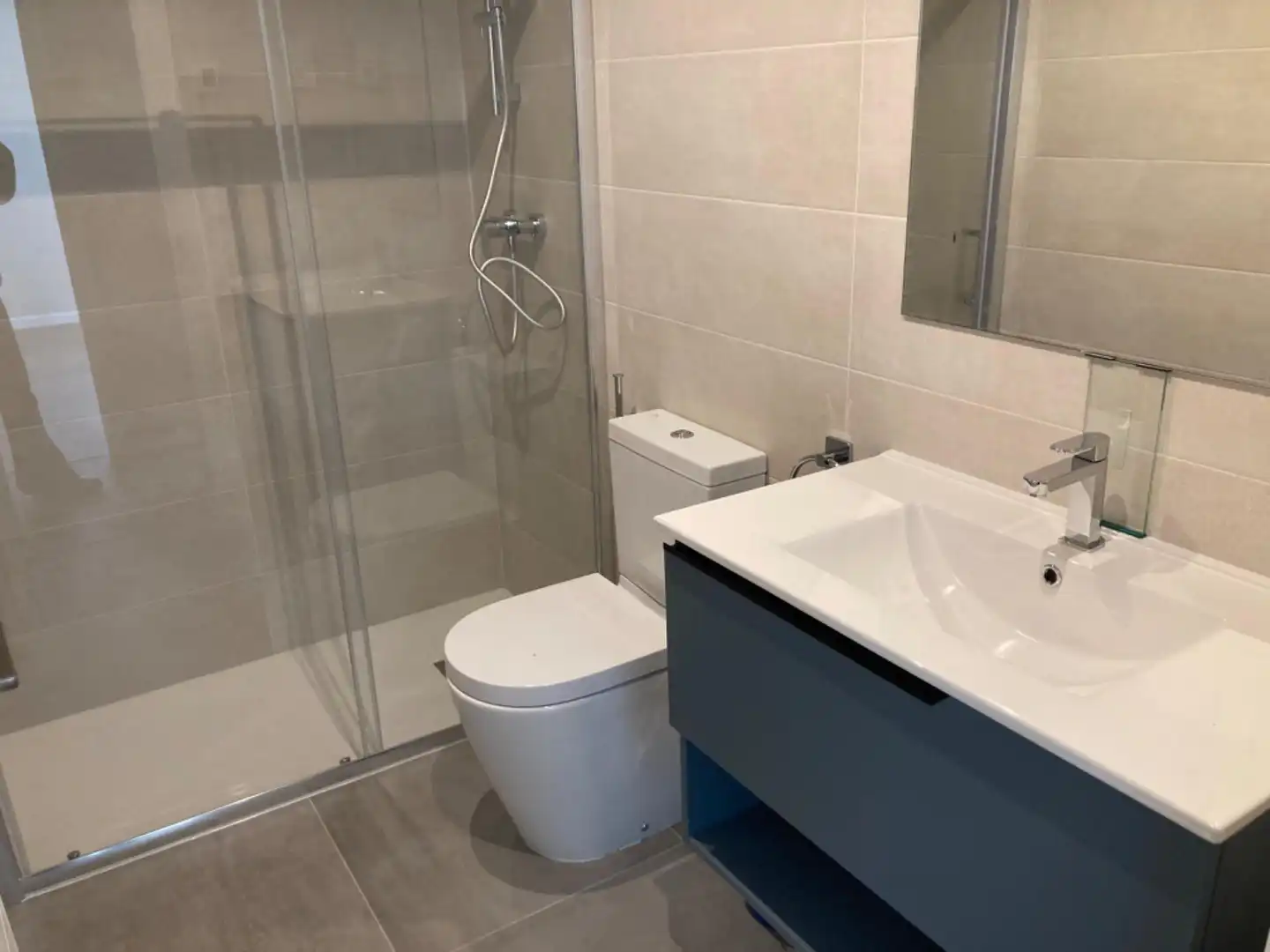 Flat for rent in Poniente-Norte - Miralbaida - Parque Azahara