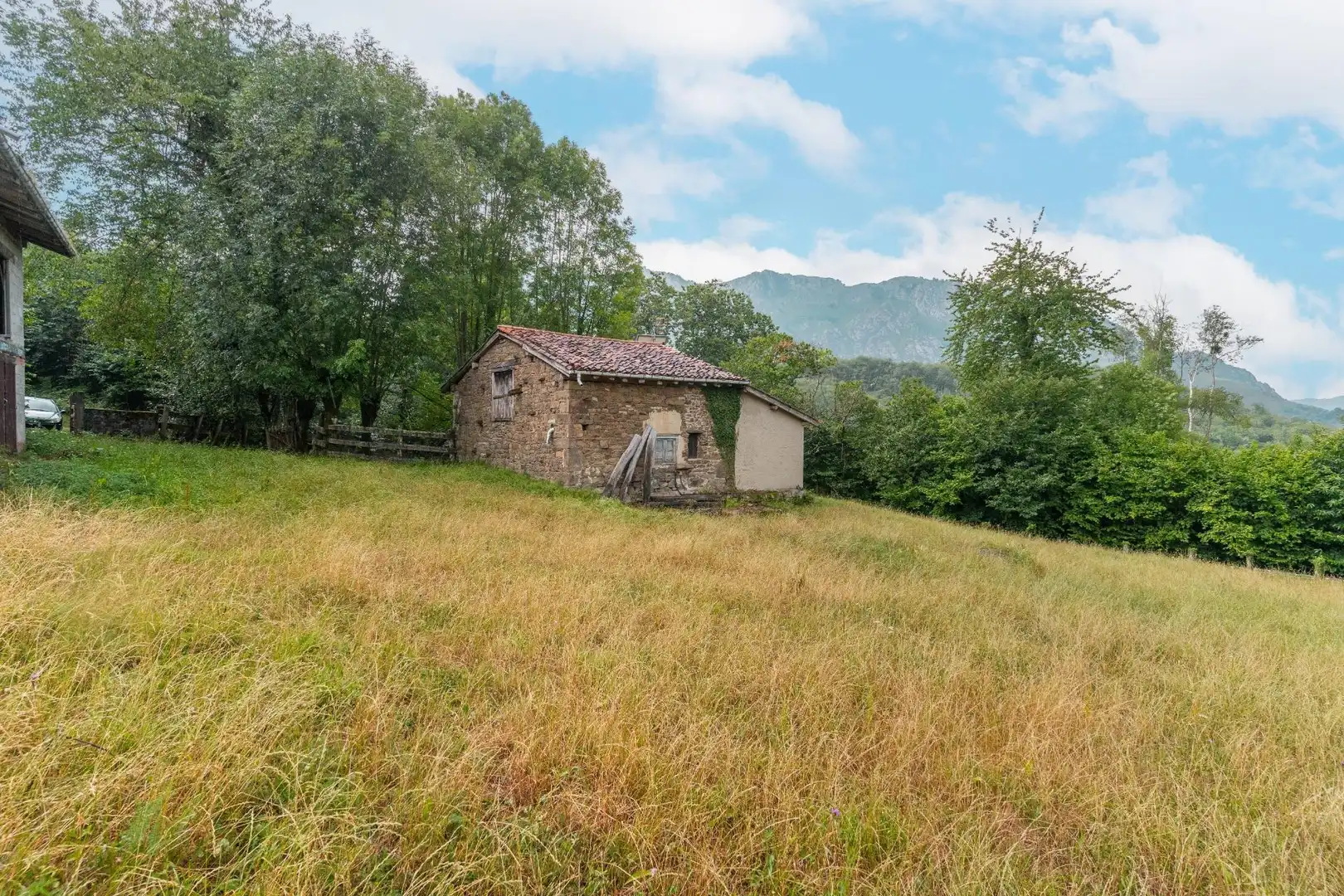 Finca rústica en venta en Sobrescobio con Jardín privado, Terraza y Amueblado