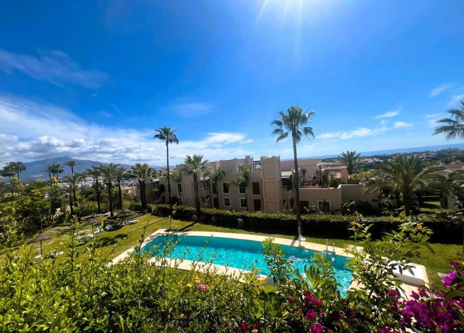 Exterior view of Apartment for sale in Estepona  with Air Conditioner, Heating and Private garden