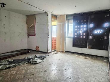 Pis amb balcó en venda a La Mina