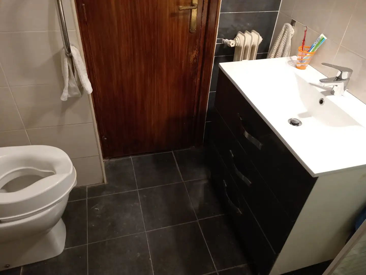 Bathroom of Flat for sale in Salamanca  with Heating, Furnished and Oven