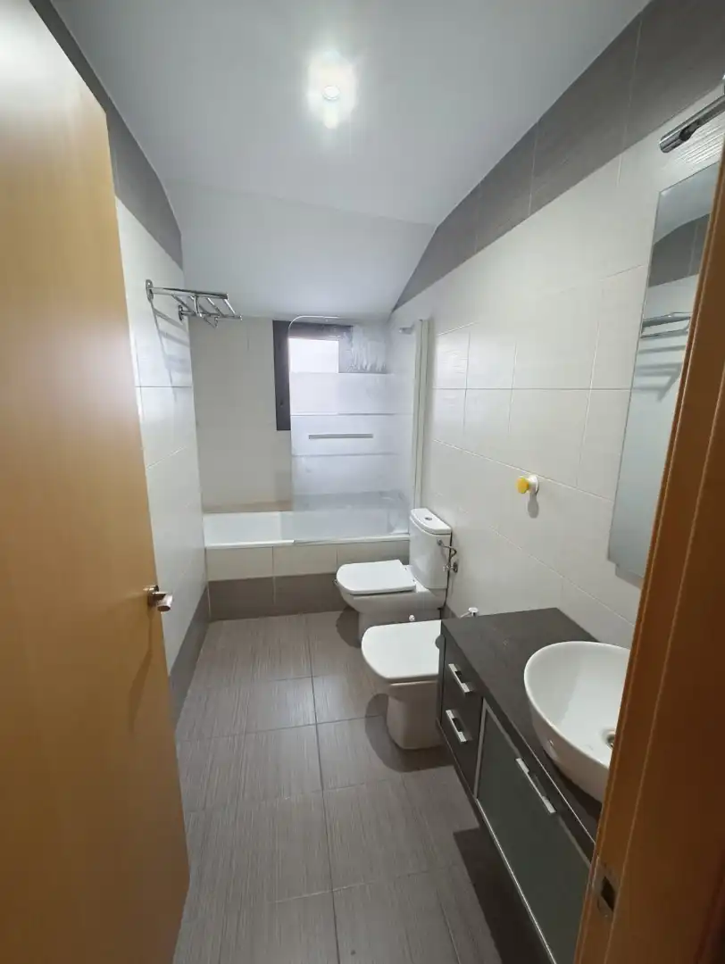 Badezimmer von Maisonette zum Verkauf in Terrassa mit Heizung, Parkett und Terrasse