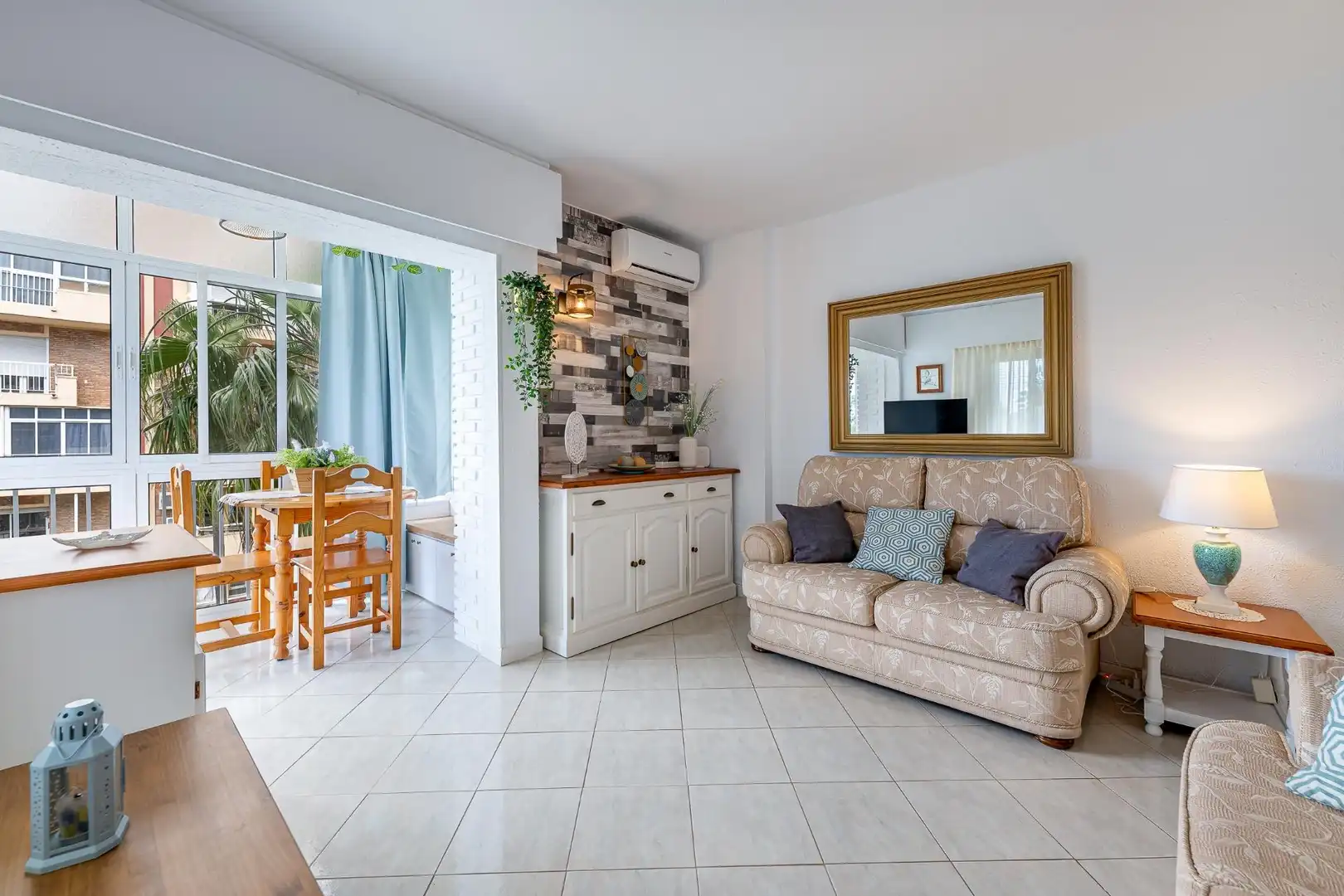 Wohnzimmer von Wohnungen zur Miete in Benalmádena mit Klimaanlage, Heizung und Privatgarten
