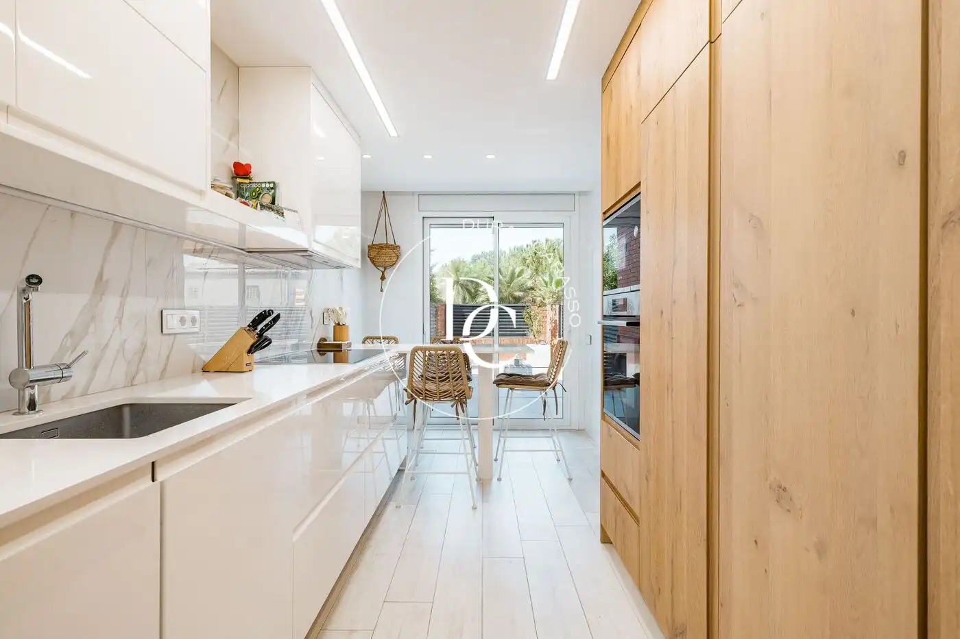 Cocina de Casa o chalet en venta en Sant Joan Despí con Aire acondicionado, Calefacción y Jardín privado