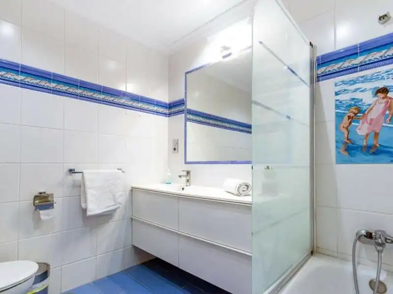 Bany de Casa o xalet de lloguer en Marbella amb Aire condicionat, Calefacció i Jardí privat