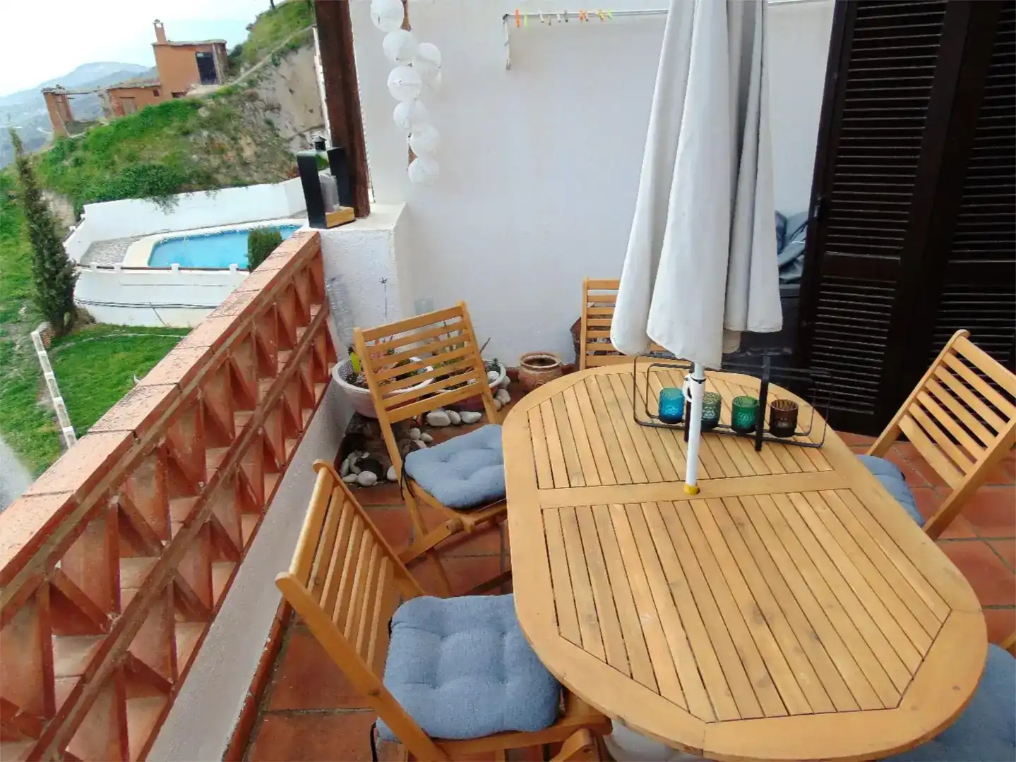 Terraza de Piso en venta en Carataunas con Piscina y Amueblado
