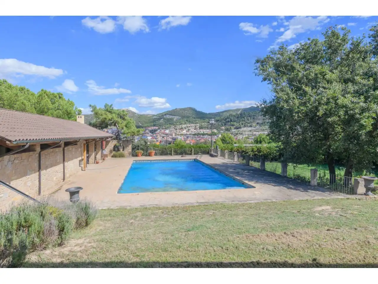 Schwimmbecken von Haus oder Chalet zum Verkauf in Sant Vicenç de Castellet mit Klimaanlage, Heizung und Privatgarten