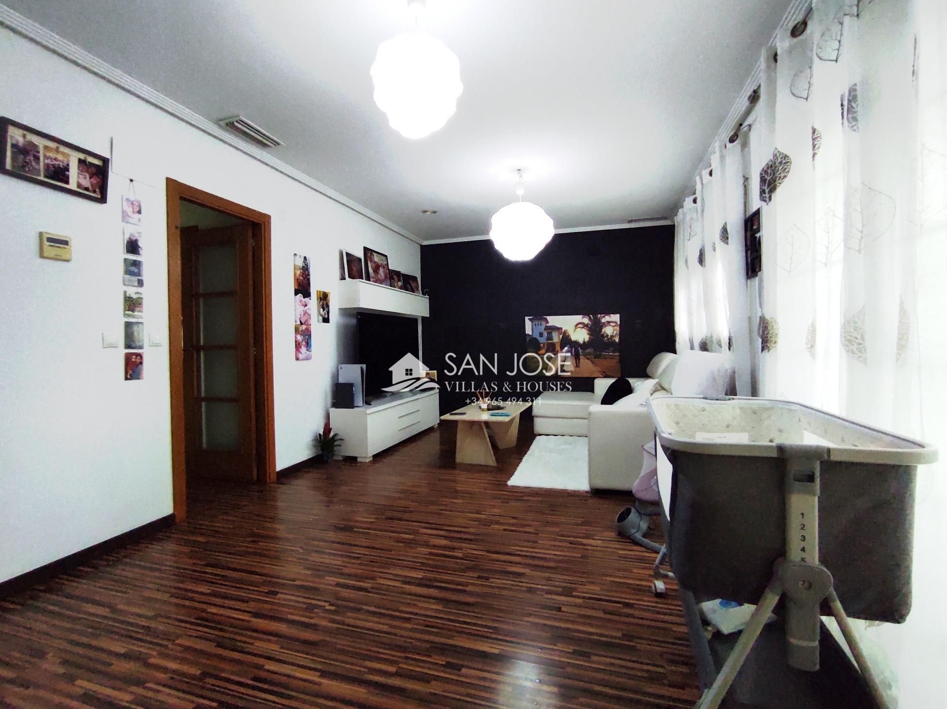 Sala d'estar de Casa o xalet en venda en Monforte del Cid amb Aire condicionat i Moblat