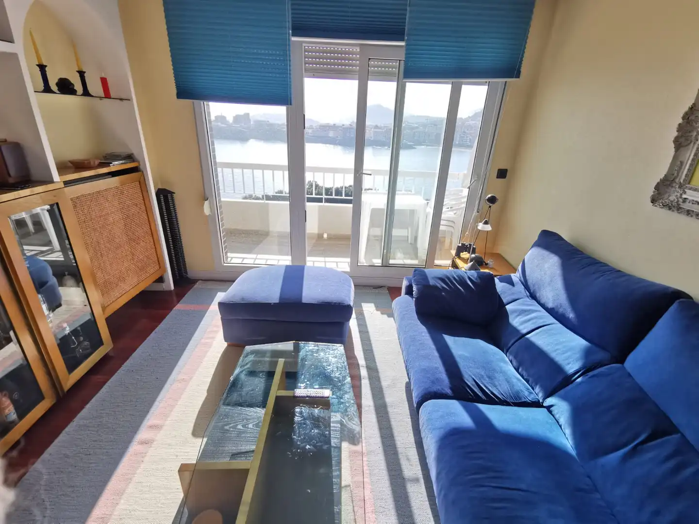 Sala de estar de Piso en venta en Castro-Urdiales con Calefacción, Terraza y Amueblado