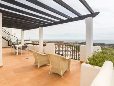 Penthouse with pool for sale in Doña Julia Golf