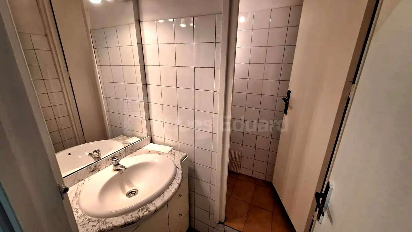 Baño de Local de alquiler en Argentona